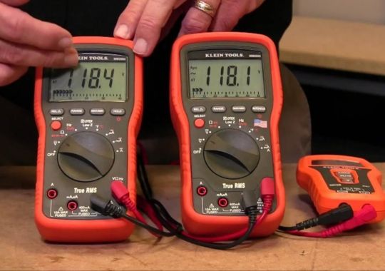 A man connecting the klein multimeters to each other so as to select from AC and DC voltage.